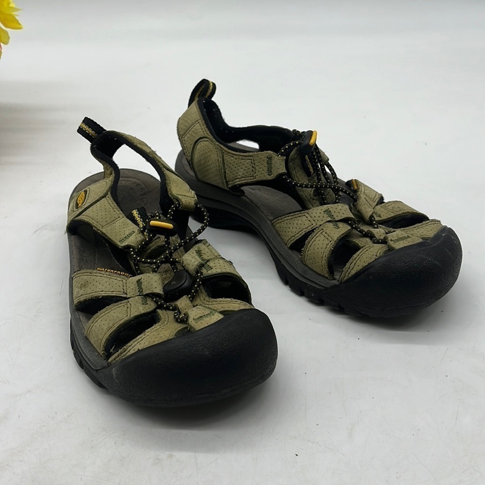 Keen Tan Hiking Sandal Size 6.5. KET2429B